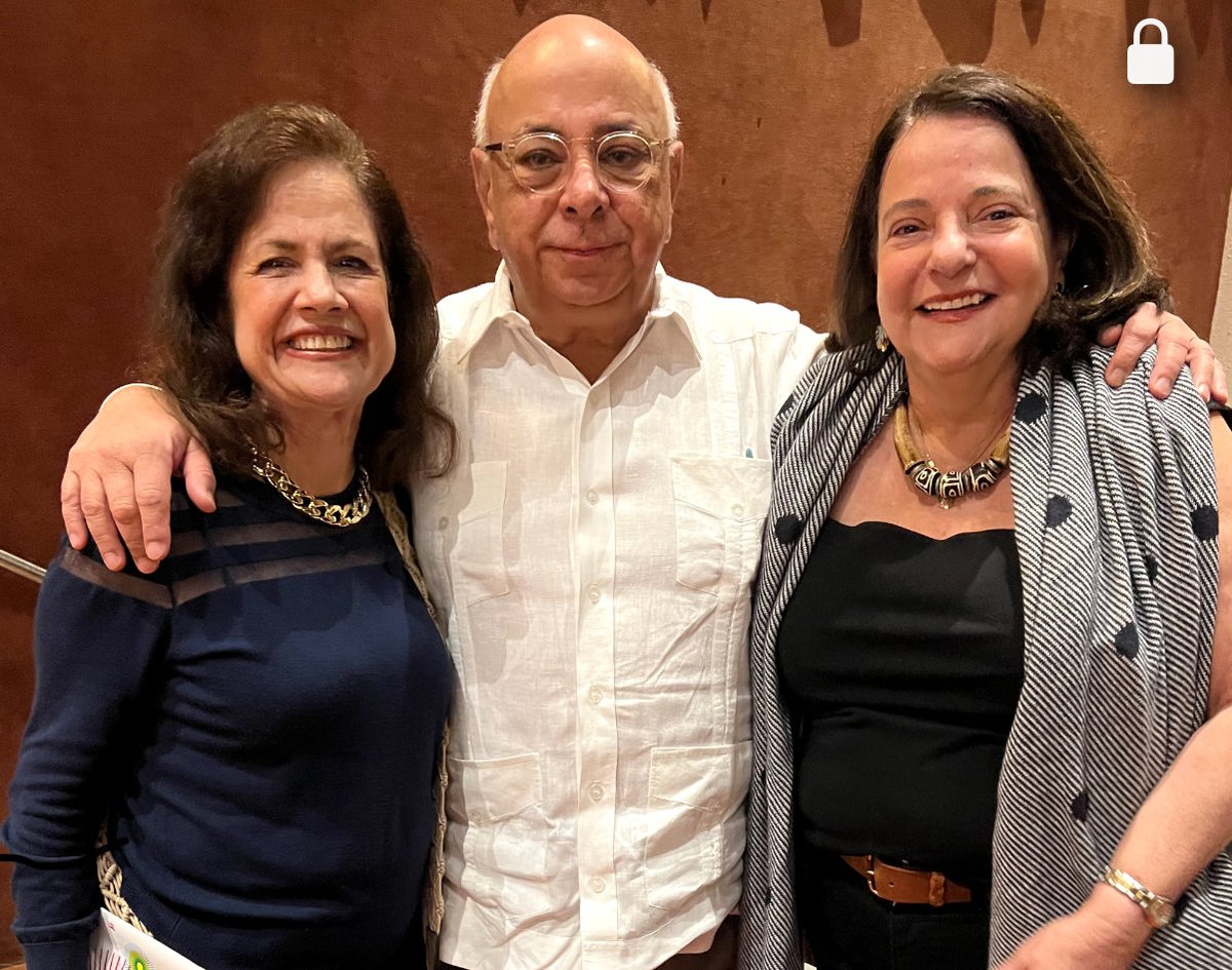gracielarequena's tweet photo. Esta noche, con Charito y César Miguel en la presentación del avance del documental Start Uganda, en el Festival Cinema Venezuela en la Universidad de Miami. Brindamos por nuestra ⁦@MariaCorinaYA⁩ https://t.co/93QXCmdsac