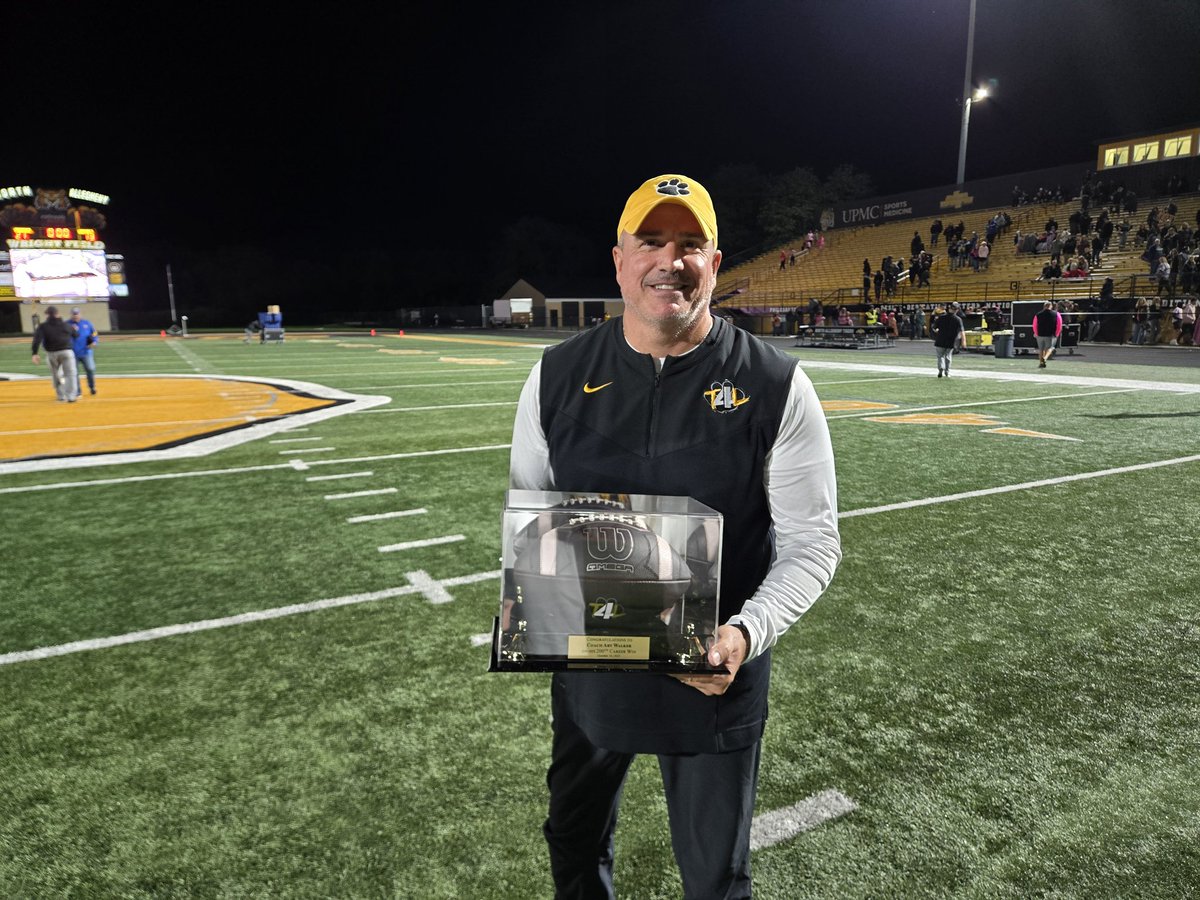 NATigerAthletic's tweet image. A big congratulations to @nafootball_tfl Head Coach Art Walker for winning his 200th game at North Allegheny!!

@Big56Conference @TribLiveHSSN @WPIAL_Insider @wpialsportsnews @TheWPIALEdition @wpial7 @NA_Schools