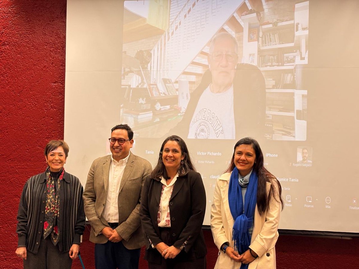 Ayer se defendió la tesis, se discutió de política educativa y se obtuvo el grado.