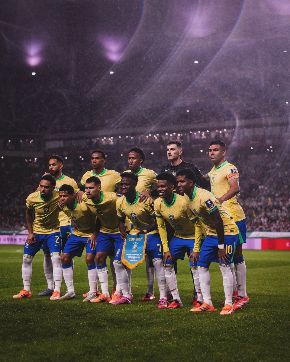 1vui2's tweet image. النجمة السادسة قااااااااااادمة أيها الأوغاد 💚💛💛