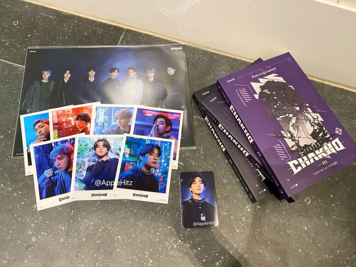Vantaegi95's tweet image. DATO | 👀

ARMYs comparten la nueva edición de &apos;7FATES: CHAKHO&apos; y los regalos de varias tiendas!

El libro es una novela que complementa los cómics que se publicaron en volúmenes separados; es una historia completa, ampliada en capítulos individuales en una sola gran edición.