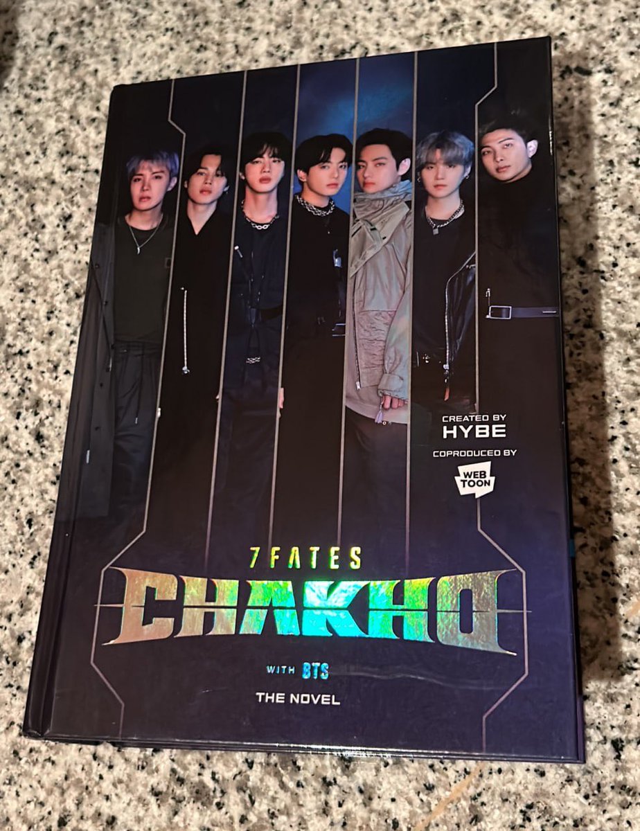 Vantaegi95's tweet image. DATO | 👀

ARMYs comparten la nueva edición de &apos;7FATES: CHAKHO&apos; y los regalos de varias tiendas!

El libro es una novela que complementa los cómics que se publicaron en volúmenes separados; es una historia completa, ampliada en capítulos individuales en una sola gran edición.
