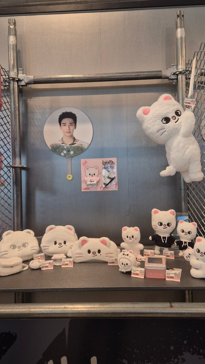 Series0309N's tweet photo. 너무 귀여운데??? https://t.co/1Gjythmw4r
