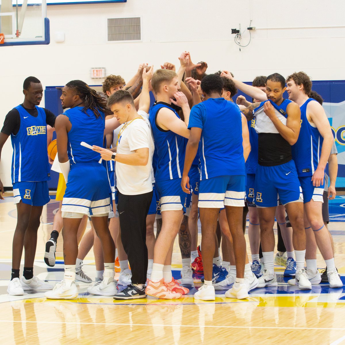 Loading...⌛️

#NanookNation x #gnacmbb