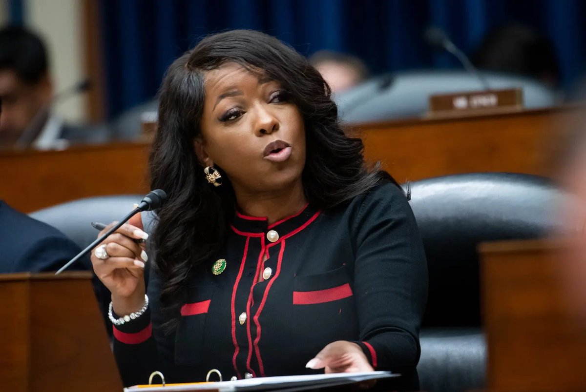 MAGA_MARA_'s tweet image. 🚨BREAKING: Dem Rep. Jasmine Crockett launches a sham “investigation” into Trump’s health — calling him “erratic” and “forgetful.”

Nice try, Jasmine. America sees through your desperation! 💥🇺🇸 #MAGA #Trump2024