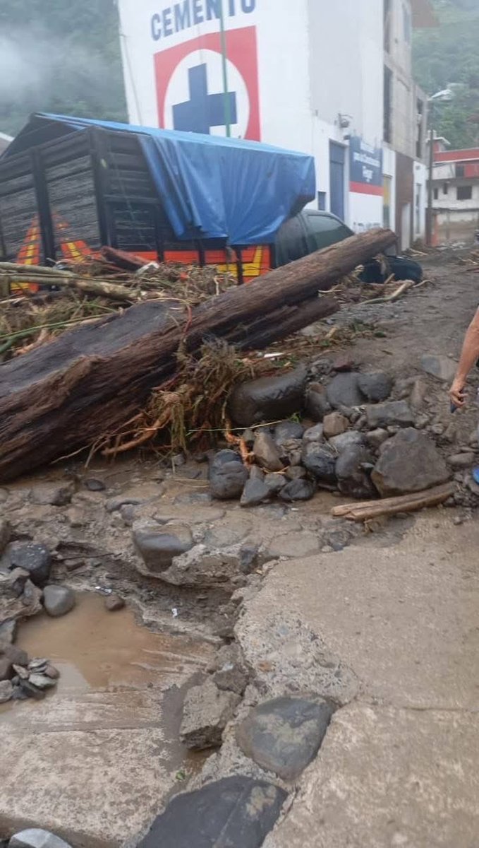 conociendomasmx's tweet photo. Muchas comunidades de la #huasteca #veracruzana están inundadas e incomunicadas pobladores piden ayuda #plandnIII #PlanMarina #claudiasheibaum #chahuatlan #zontecomatlan #Xoxocapa https://t.co/6MfZAiErfL