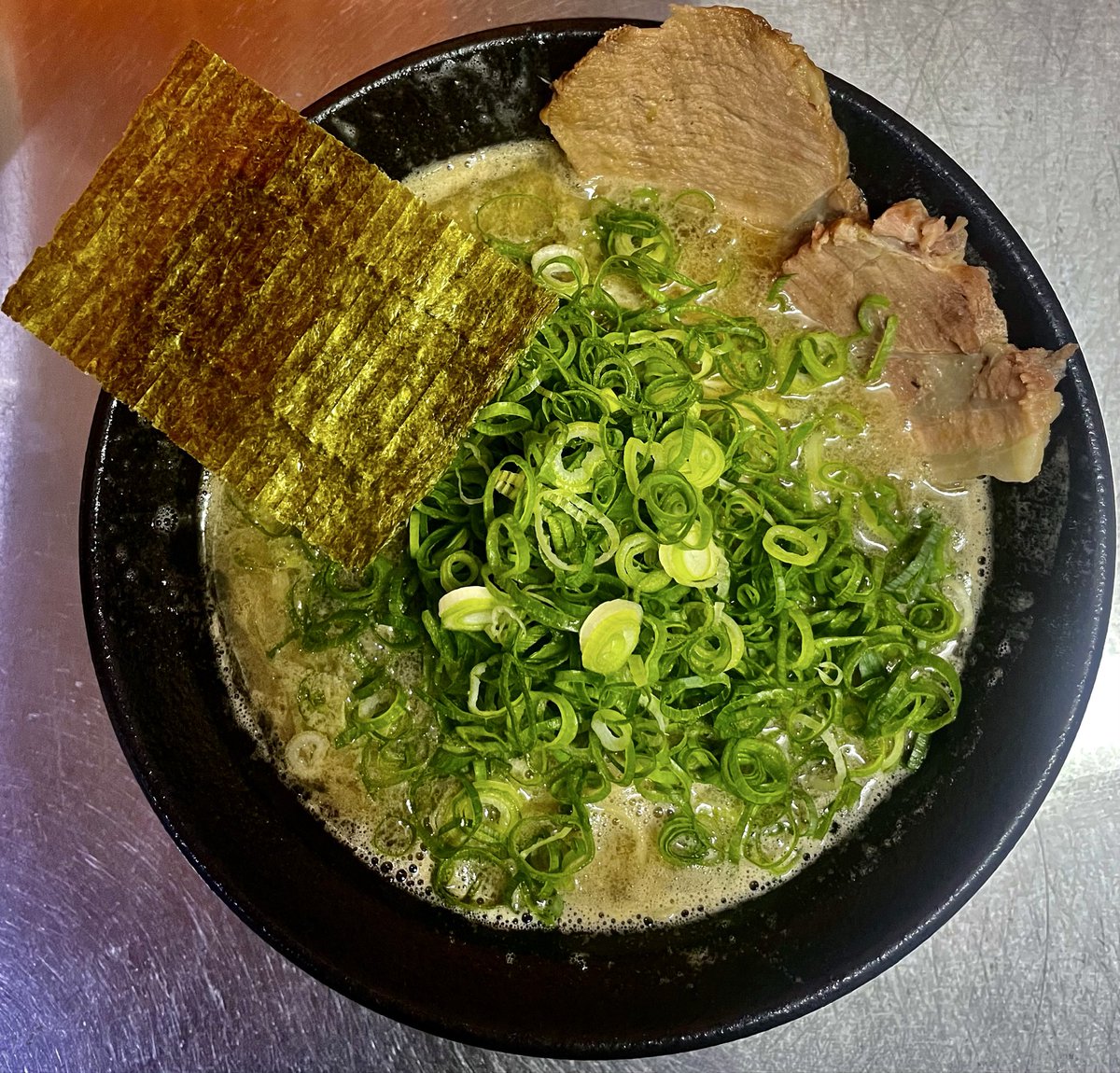 おはようございます☀
雨ですね、女心は秋の空！昔のひとはよく言ったもんですね🍜
本日もご来店お待ちしております！
【営業時間】
・11:00-15:00（14:45）
・18:00-21:00（20:45）
【定休日】
・水曜日、(土)夜の部
#埼玉ラーメン
#豚骨ラーメン
#さいたま市ラーメン
#鉄道博物館