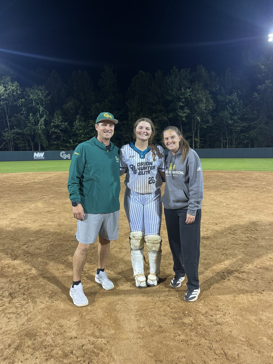 Ipper2027's tweet photo. Had such a blast at the “Under the Lights” 2 nights ago. I learned so much and had an excellent catchers circuit. Thank you @MasonSoftball @jmrw20 @laneyj40 https://t.co/f32BvmKXQv