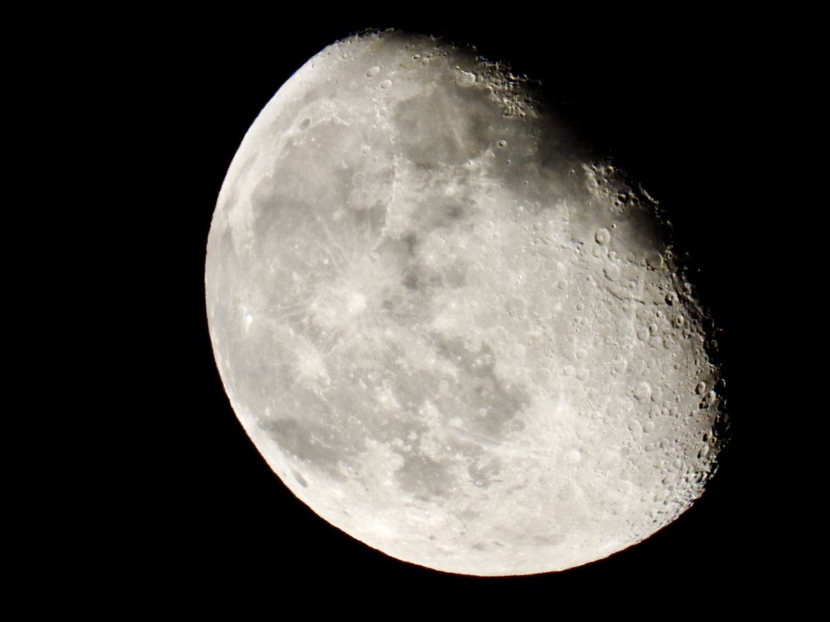 Tonight’s Waning Gibbous Moon 🌖 

Good Night beautiful people, sweet dreams ✨💫😴
