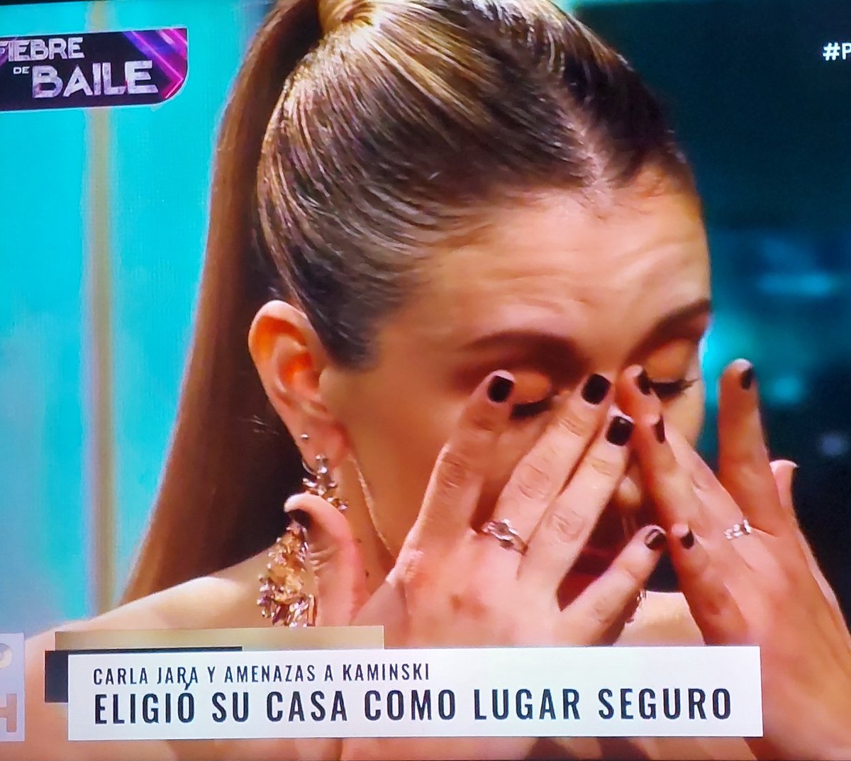 kilawuea19's tweet photo. Ni las teleseries turcas se atrevieron tanto como carla jara #PodemosHablarCHV https://t.co/IcHNx58NBT