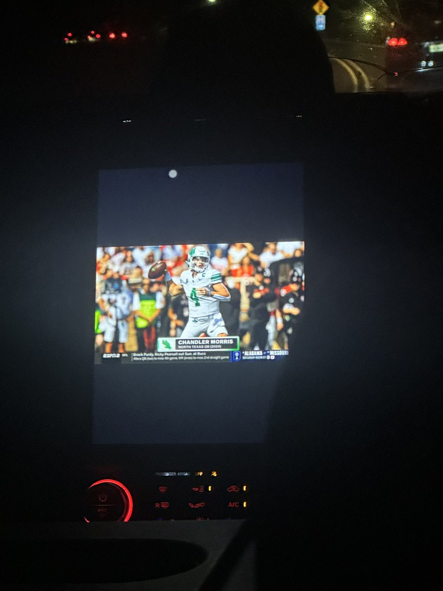 handupjosh's tweet photo. Uber had a tv in his car playing the UCF bs NTU. Never gave 5⭐️ faster https://t.co/dVbtvSXc8D