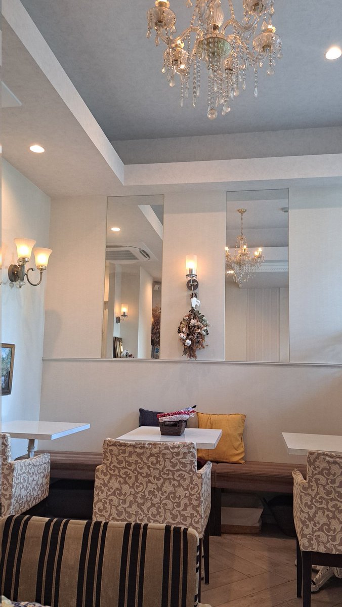 本日も12時OPEN♬.*ﾟ
月曜日祝日もOPENです。
モンブラン×2種類 ぶどう グレープフルーツ×ピスタチオ の4品です。