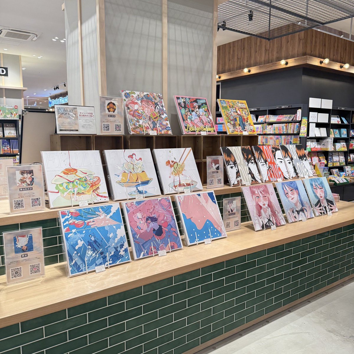 gild_creative's tweet photo. 本日より開始です！

----------▼▼
ASOBISYSTEM クリエイターレーベル
「Akaku」　POPUP STORE
----------

🗓10/11(土)〜10/30(木)
📍TSUTAYAレイクタウン(@T_Laketown )

●参加アーティスト(順不同、敬称略)
おくだま / 葵山わさび / ますだみく / 新水 / kakimaku

素敵なイラストばかりです✨ https://t.co/oSl6RChyj3