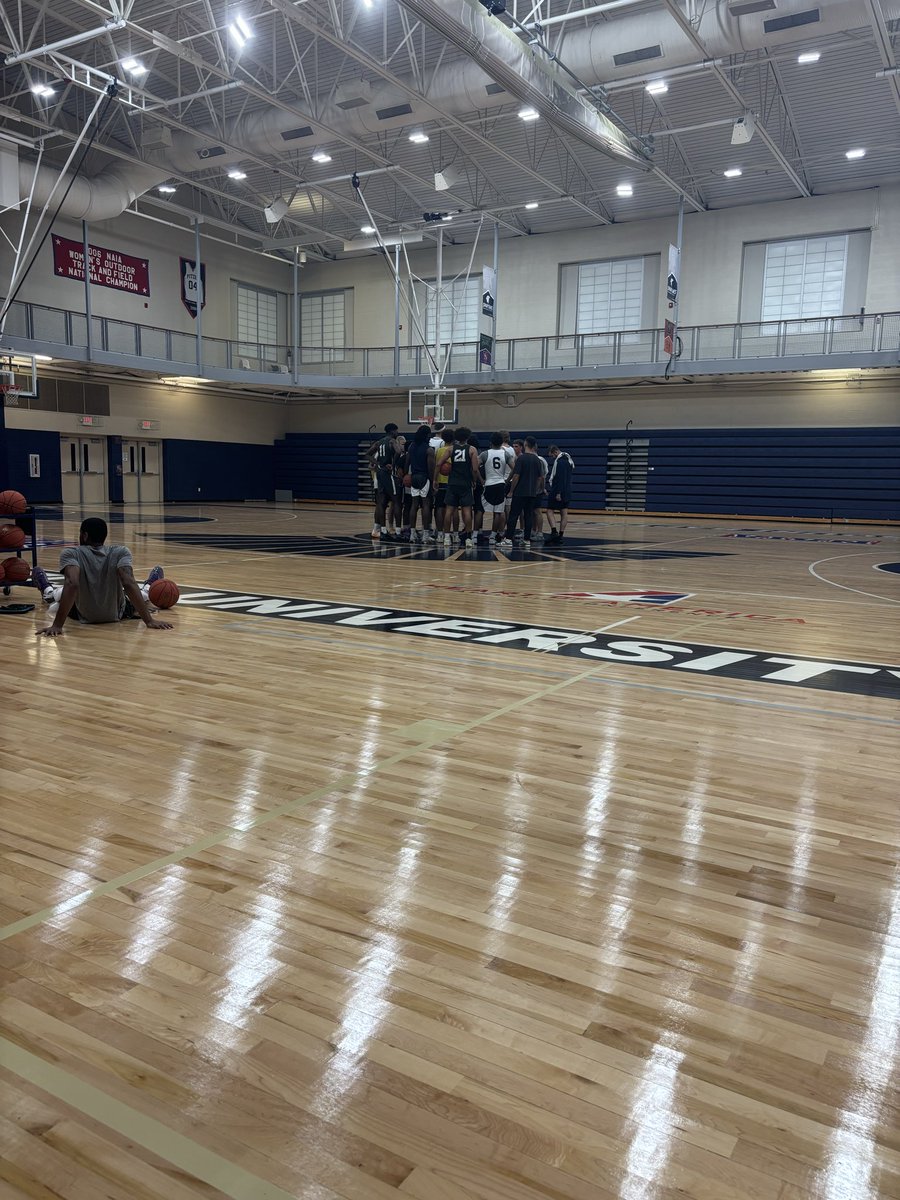 Thanks to <a href="/coach_tjarvis/">Taylor Jarvis</a> for having me out at practice last night! I had a great time watching the team get in some great work.
<a href="/HoltBasketballB/">Holt Boys Basketball</a>