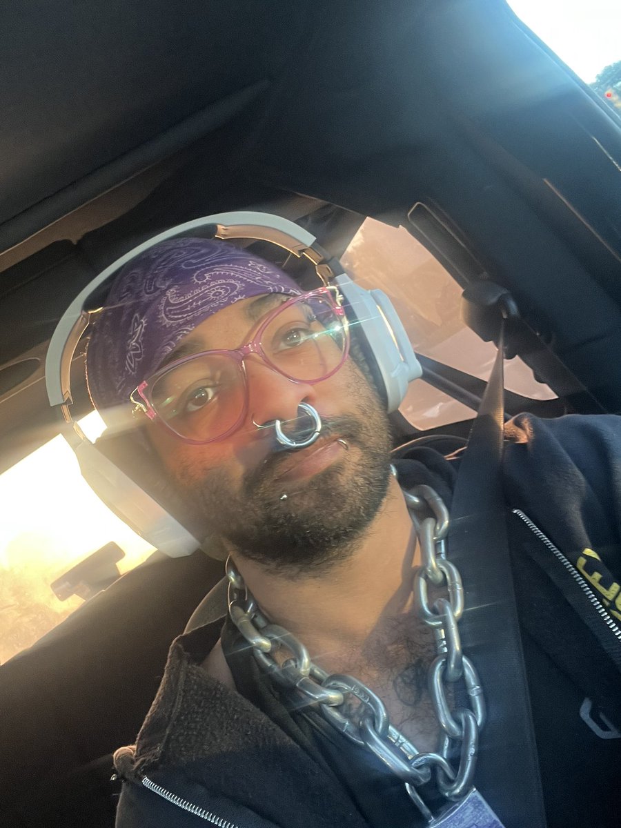 PolySwitch4THIC's tweet image. My best friend and his man stopped by today for reasons. First thing out his mans mouth was he thought I was doing spell work 😂 absolutely love that🥰😂