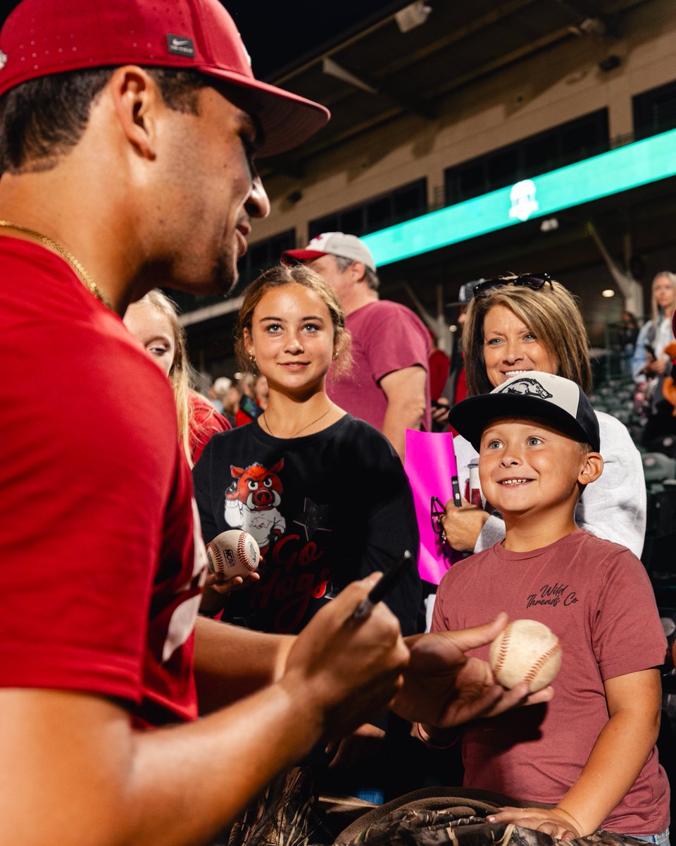 RazorbackBSB's tweet image. Thank y'all for coming and we'll see ya tomorrow at 1pm