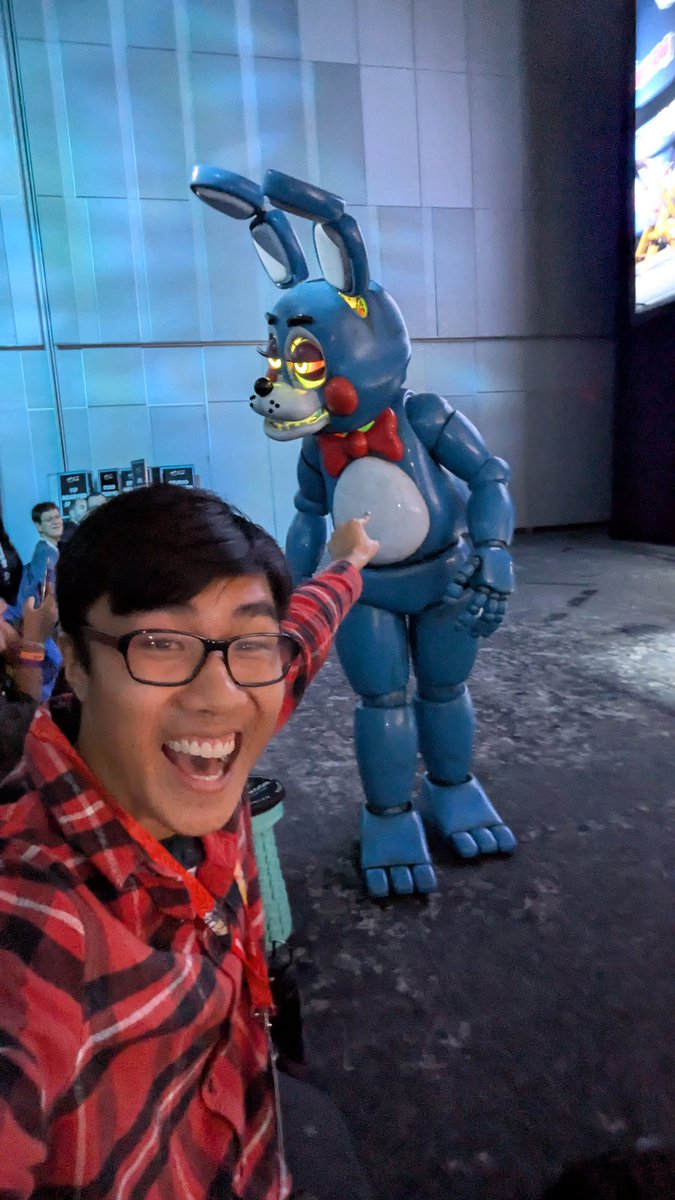 chrisagwrites's tweet image. (i actually despise toy bonnie)

#nycc #fivenightsatfreddys2