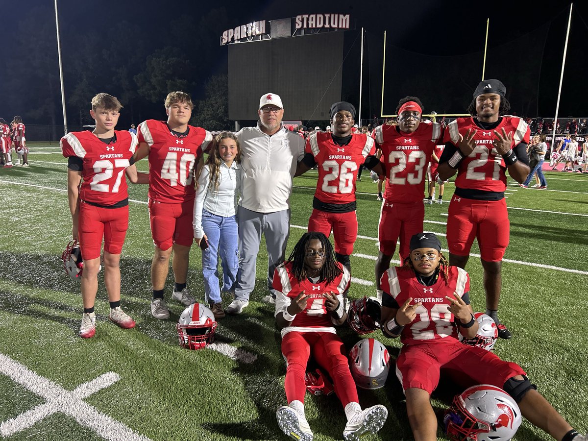 🕵️‍♂️ 🎶 📻 👀 👓 7-0 on the year and 6-0 in the region with a 42-10 win over St Paul’s tonight. Really quick second half 🎶 📻 👀 👓 🕵️‍♂️ 

Always good to have my girls at the game as well!!!