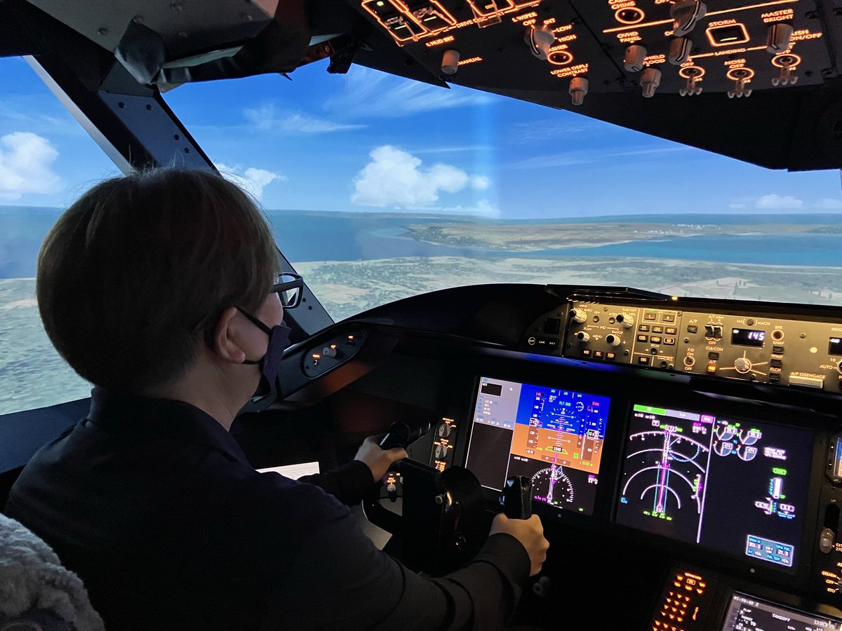 yoshiki0403's tweet photo. 🛬🛫教官に撮ってもらいました👍 https://t.co/s3qyTmayZ9