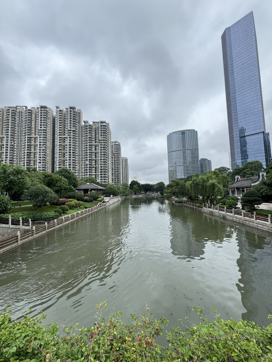 CorevcShort's tweet image. 🌤️みんながまだ夢の中、私はもう一歩踏み出してる。今日もいい日になりそう！