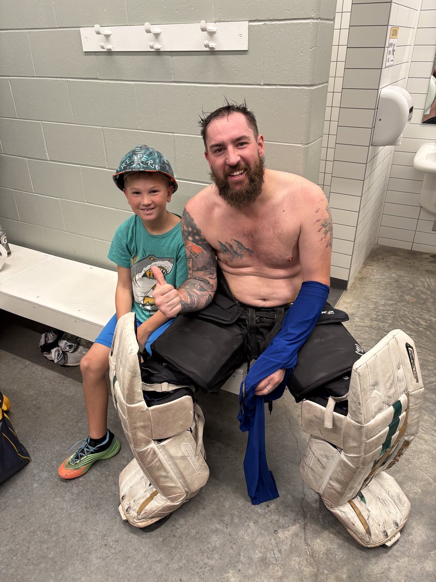 4-1 win tonight over the Thirsty Pigeons! Trevor Savage was solid between the pipes, but Coach Carter was named #ReaperOfTheGame, winning his debut behind the bench!