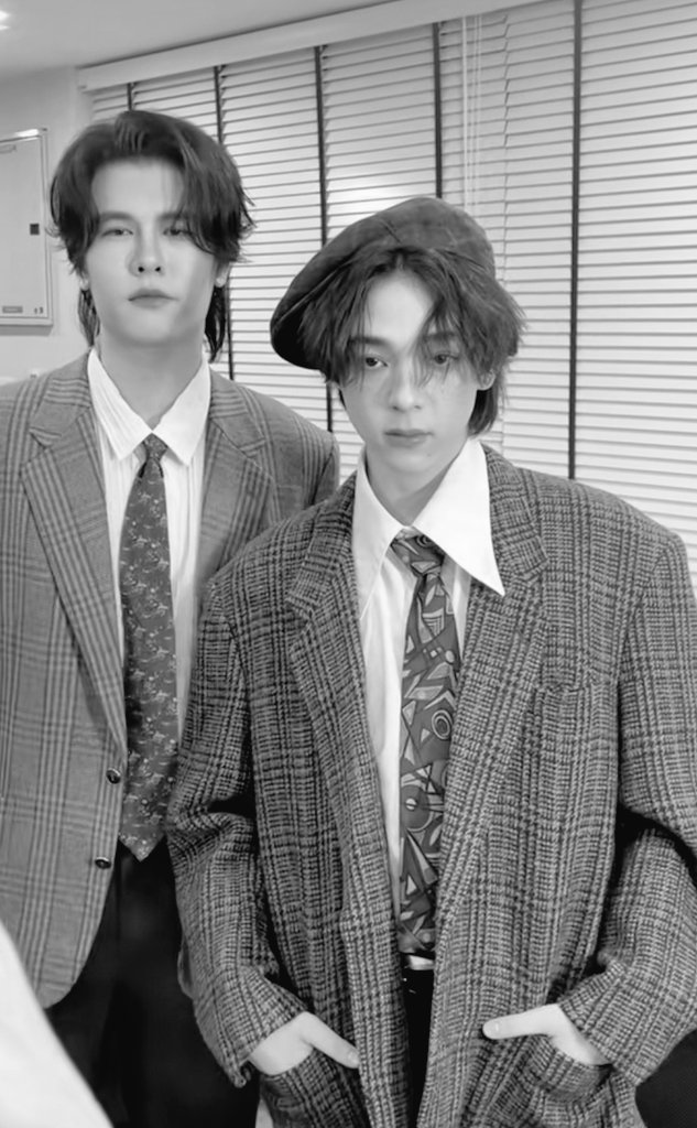 bbasjtr4444's tweet photo. With them we return to the Golden Age I love your outfit 🌆 #บาสเด็กอ้วนที่แท้จริง @TaWorraseth87 
@basjtr 
#ThisCity https://t.co/6v1RIiHCWi