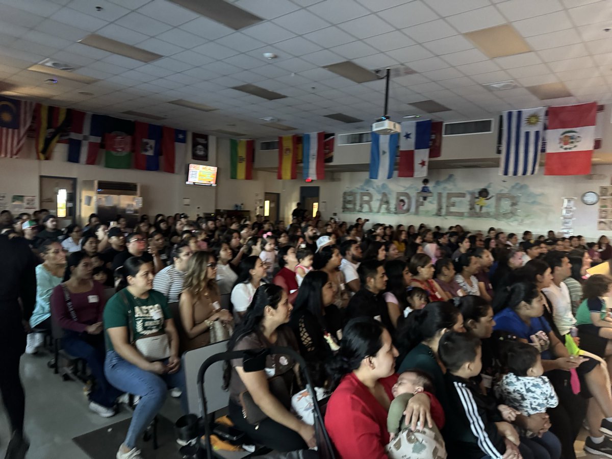 pkehoe06's tweet image. Our 4th Annual El Showcito Hispanic Heritage Program was fantastic! This year we journeyed to different places and experienced different cultures and celebrations! We are so proud of our students and staff! @BES_Cowboys @GreenRasheda @LeeFormaggini @MrJDarrisaw #BuiltDifferent