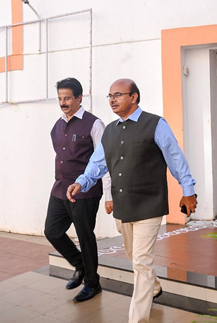 This week marks retirement of Prof. D. T. Shirke (VC) &amp; Prof. P. S. Patil (Pro-VC). In our brief interactions, we built a strong connection &amp; worked on PAIR program, securing ₹100 Cr funding. Wishing them happiness ahead, Prof. Shirke now takes charge as VC of Warana University!