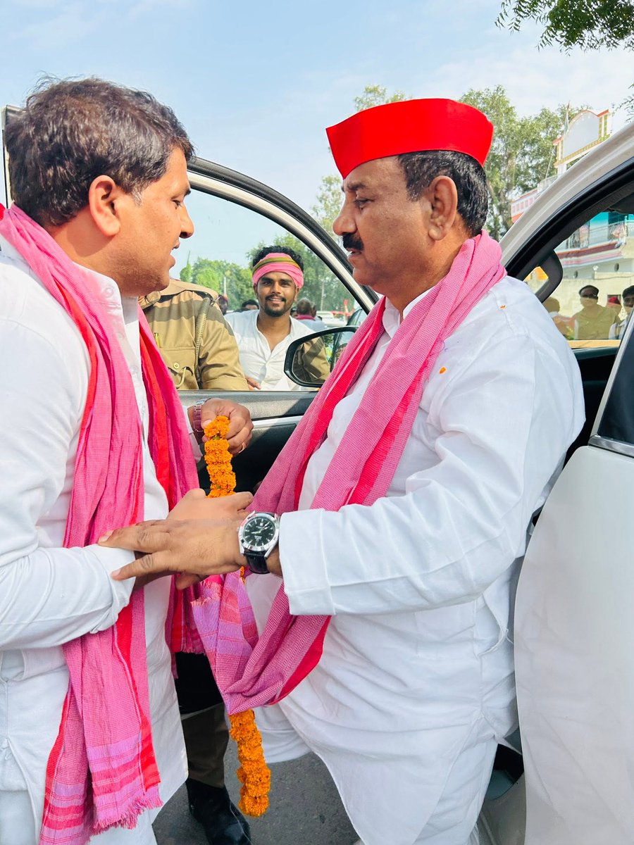 श्रद्धेय नेताजी की पुण्य तिथि पर आयोजित कार्यक्रम में समाजवादी पार्टी शानदार प्रदेश अध्यक्ष आदरणीय श्री श्याम लाल पाल जी के साथ !!

नेताजी अमर रहें 
<a href="/yadavakhilesh/">Akhilesh Yadav</a> जिन्दाबाद 🚲