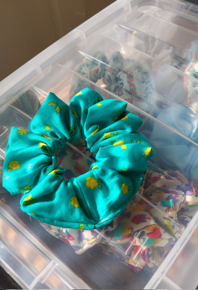 DeliCraftmarket's tweet photo. #EtsySeller #handmade #Zipperpouch #Scrunchie #CatCrinkleKickerToy https://t.co/OpbxjQdnrr