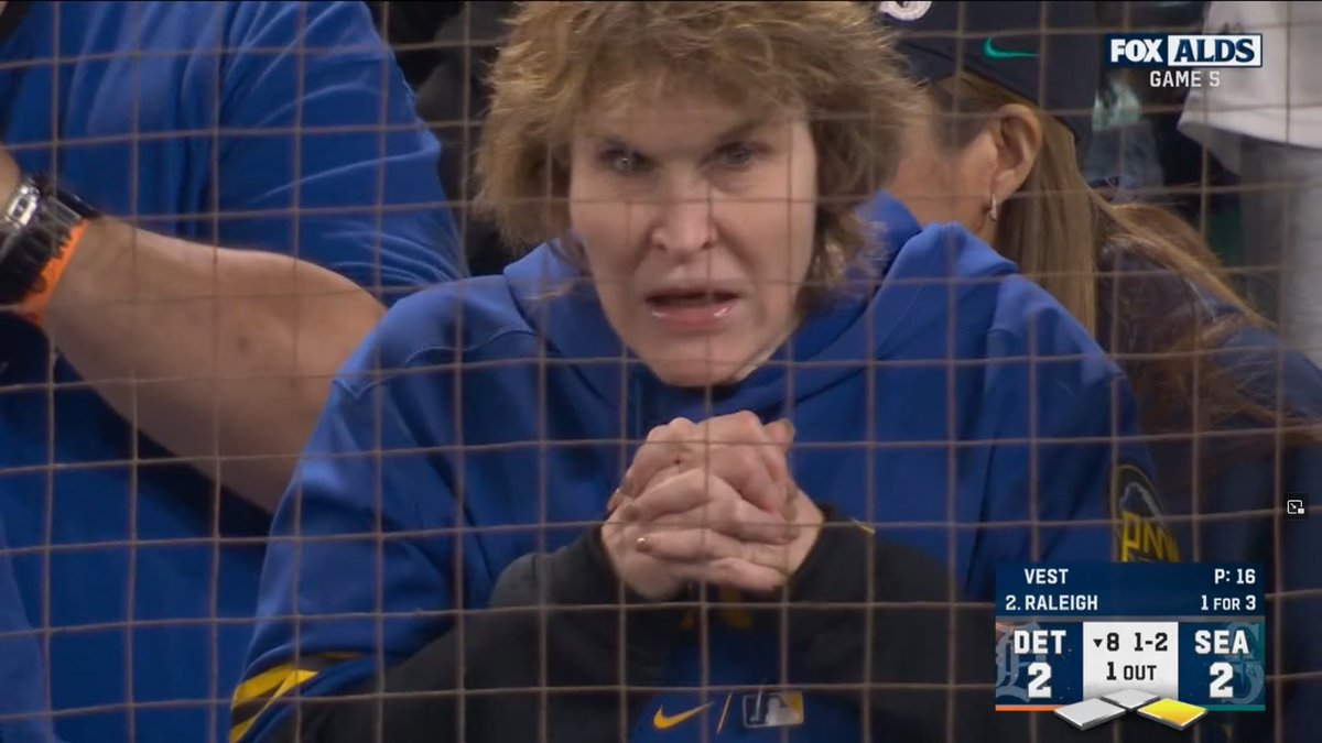 JohnnySandbag's tweet image. Caitlyn Jenner is at the Detroit Seattle Game 5 tonight.
#Tigers #Mariners #ALDS