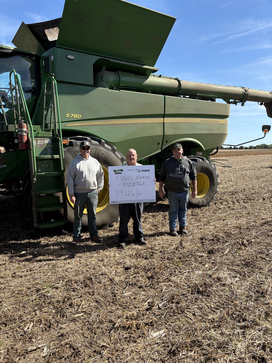 logel_chris's tweet image. As we enter this Thanksgiving weekend we are grateful for the blessing of today’s yield, even after such a dry growing season.
Mother Nature always keeps us humble.
#yieldheroeast
@PioneerSeedsCA 
#drought25