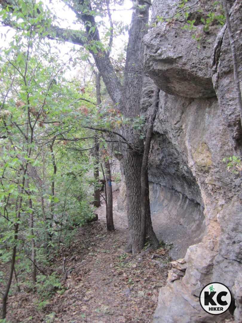 Fall weekend trip alert! The Elk River Trail doesn't seem like something you'd find in south central Kansas. Be prepared for surprises. This rugged 15-miler is near Independence, Kansas. Learn more at Kansas City Hiker: kansascityhiker.com/kansas-city-da…