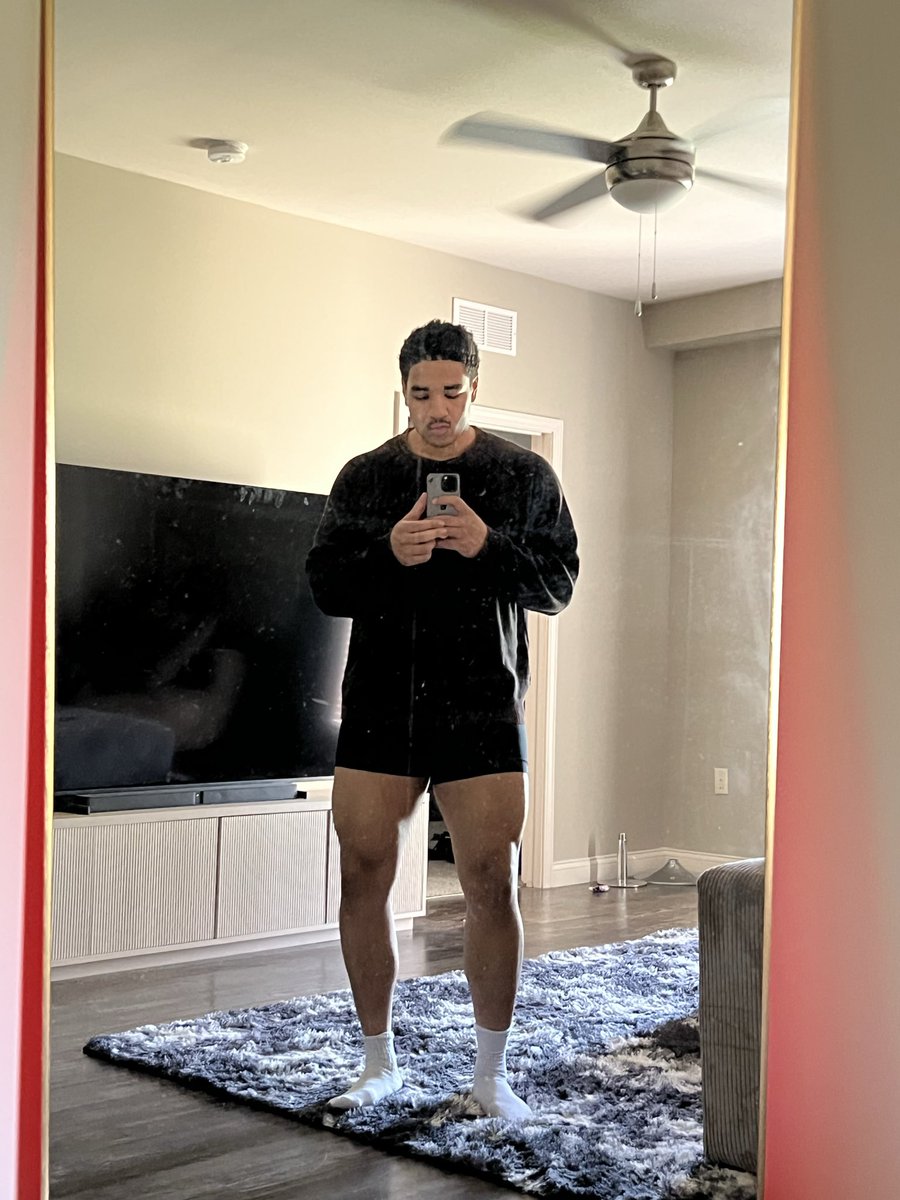 Drespmstwt's tweet image. love at first sight