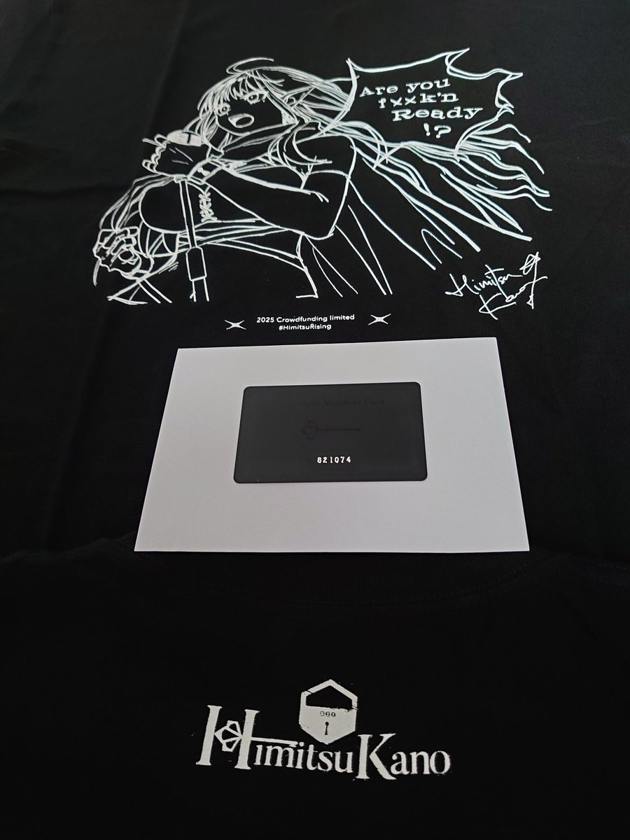 daibutu_mijinko's tweet photo. #HimitsuRising
受取完了！！🥳
T-shirtは背面のロゴがライブTっぽくて、このままリアルライブに参加したくなるデザイン！秘蜜っちゃんがShoutしてる姿はまさにロックシンガーで象徴的！Unlockers Members Cardはハチャメチャにクオリティが高くてビックリ！裏面の呪言（？）のセンスさすがだ〜笑 https://t.co/WzylLl8kko