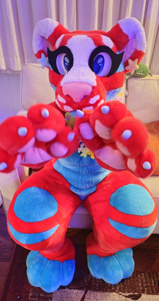 grahhhh 🐯 happy #FursuitFriday