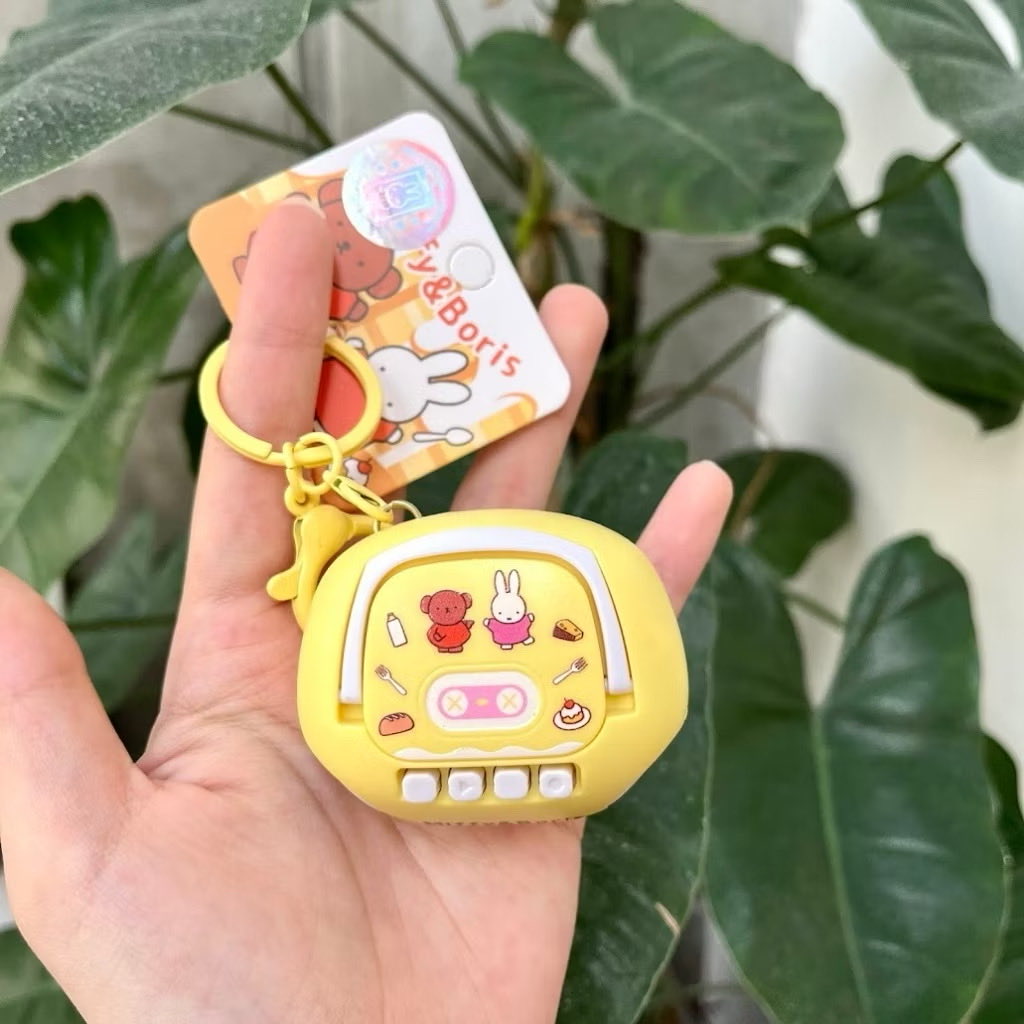 sucreveil's tweet image. Gemesss banget 😭💖 Gantungan Kunci Karakter Miffy — Silicone Series. Bisa jadi gantungan tas, pouch, kunci motor, atau dijadiin kado kecil yang super manis 🎁✨
Teksturnya lembut, ringan, dan nggak gampang kotor juga!