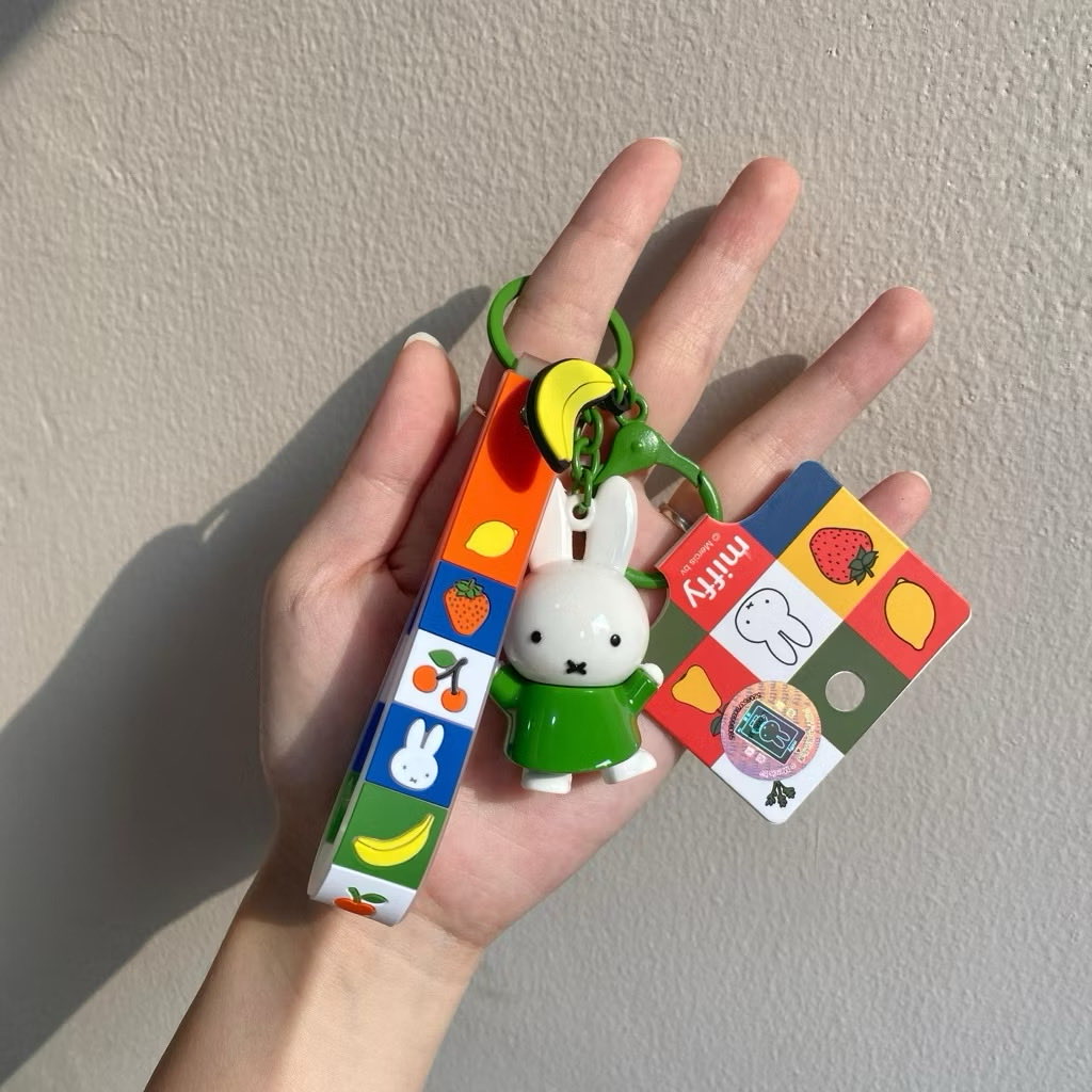 sucreveil's tweet image. Gemesss banget 😭💖 Gantungan Kunci Karakter Miffy — Silicone Series. Bisa jadi gantungan tas, pouch, kunci motor, atau dijadiin kado kecil yang super manis 🎁✨
Teksturnya lembut, ringan, dan nggak gampang kotor juga!