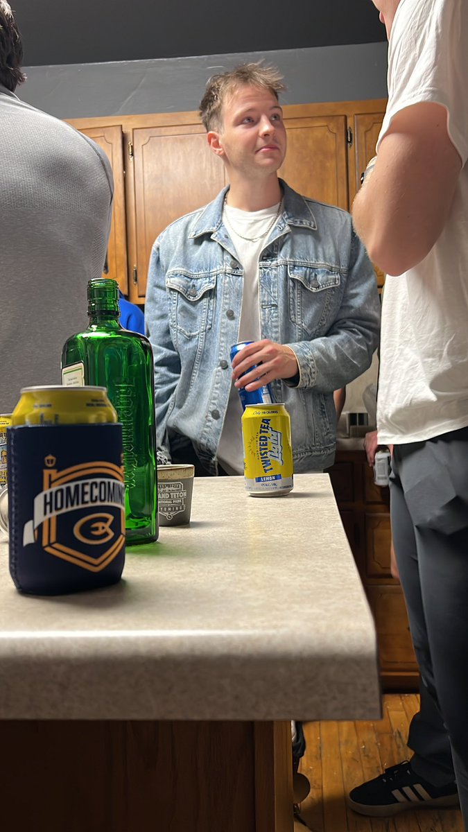 ttsoswagg's tweet image. Shrink whatever this is. #nukeeauclairemensvolleyball