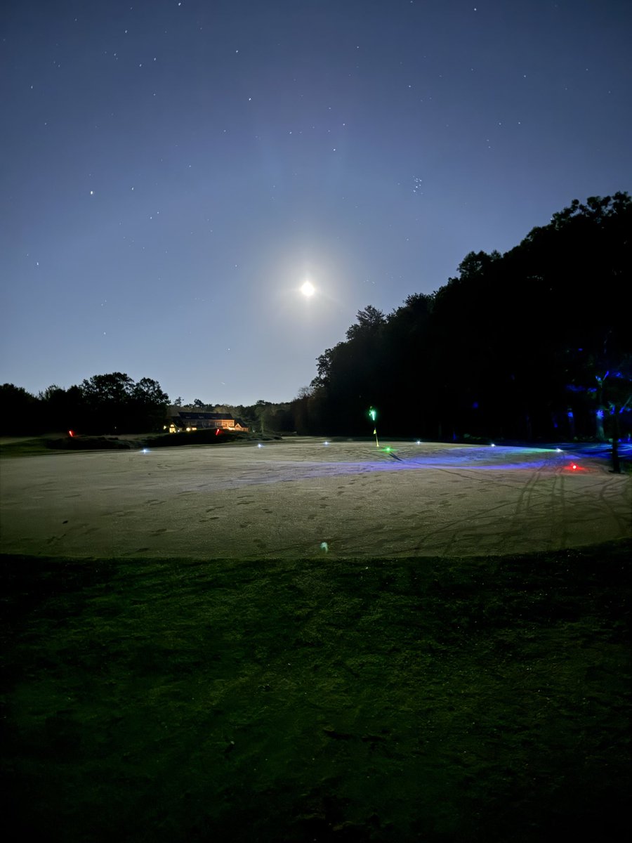 RealAlexBarth's tweet image. Tried Glow Golf for the first time tonight, unbelievable experience. Great job by Norton Country Club
