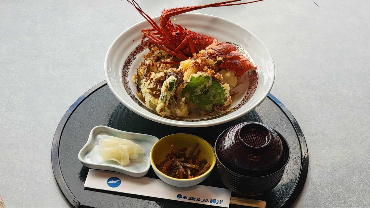 館内レストラン「シーサイド」にて
南三陸で話題の「伊勢海老天丼」が10/11（土）より提供開始！

3,520円（税込み）です！

#伊勢海老　#海鮮丼 #天丼　#南三陸