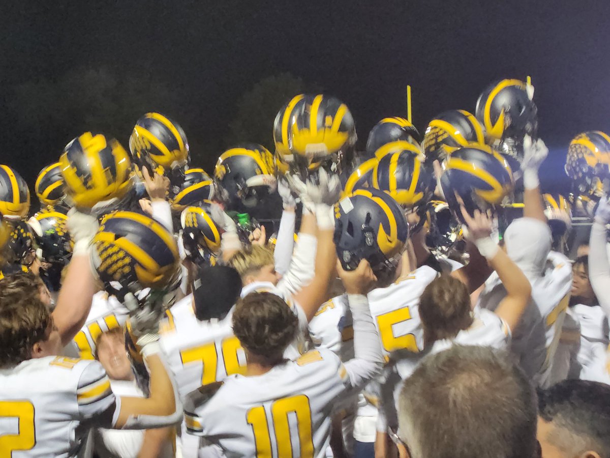 wendell_childs's tweet image. We had a great statement win over West Bloomfield tonight!
Undefeated in the OAA Red Conference play and now we are the  &quot;OAA Red Regional Champions&quot; #GoWolves #NoDaysOff #ClarkstonvsEverybody