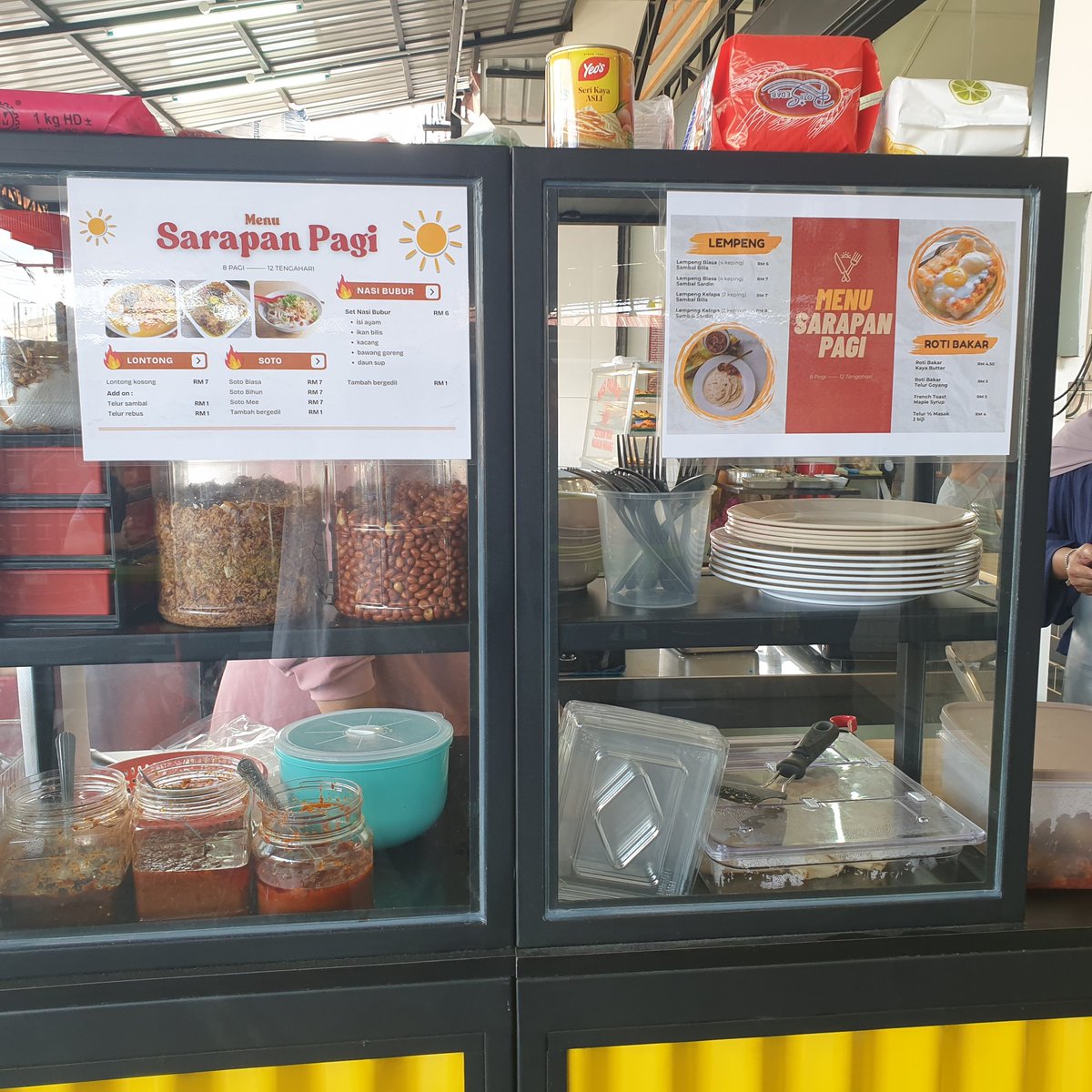 NASLEM UJANG. One of best, if not the very best,in vicinity of Greenwood and Greater Gombak. Its reassuring to track their progress from backyard kitchen of my neighbour to a proper makan place. Well done! Tapi sambal kena pedas like the Original. Its a bit flattish now.