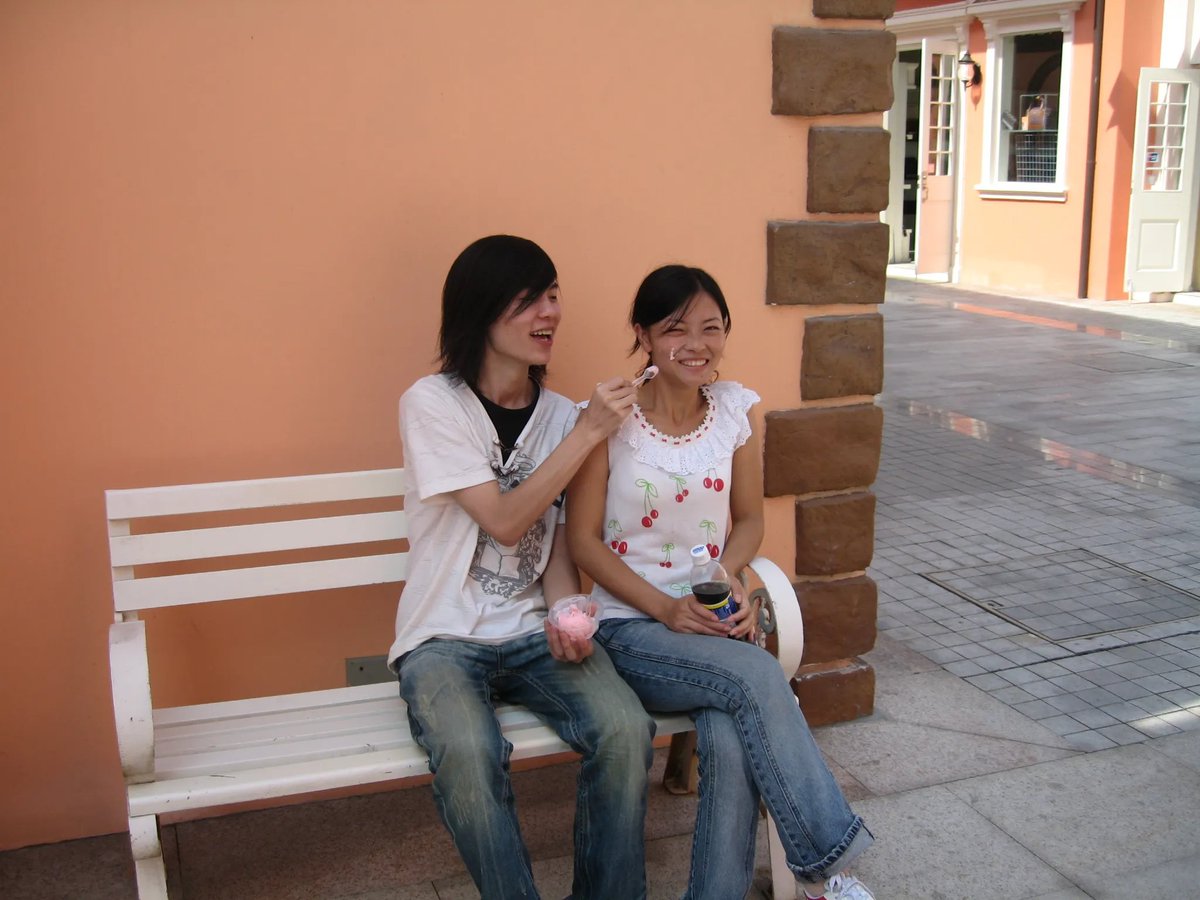 早上起来听完马斯克这个播客，超级感动

2005年，那一年我也刚好18岁，我和我第一任女朋友（现在我的老婆）一起来成都找工作