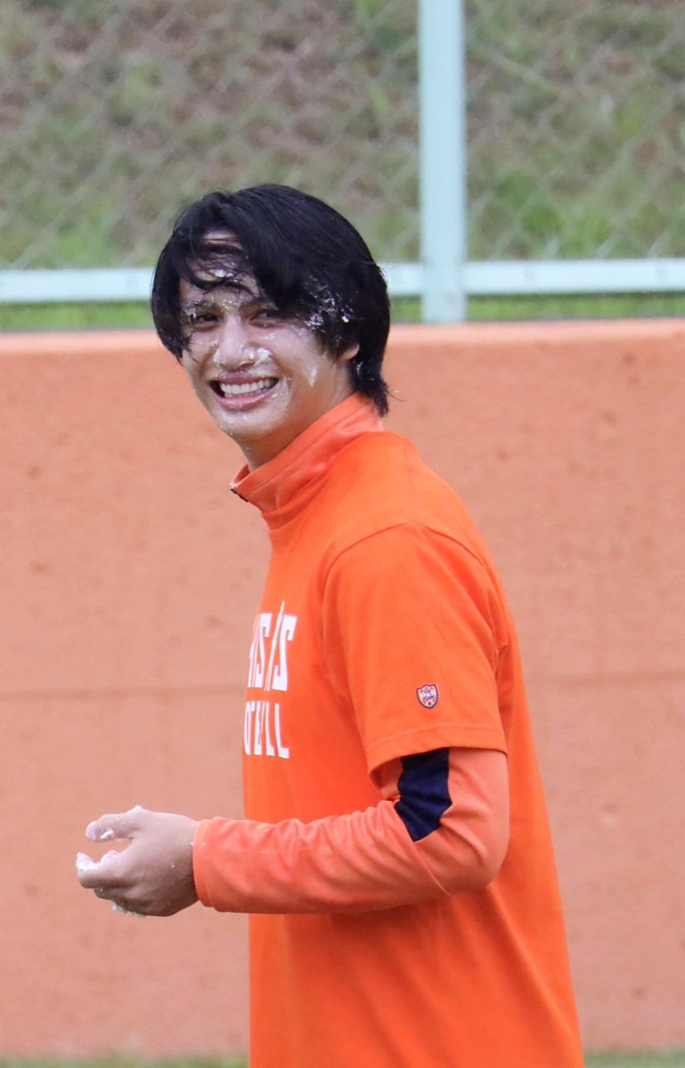 jvZNBar3a9Hc7vn's tweet image. ＃エスパルス　＃SPulse
𝐉𝟏  𝐎𝐍𝐄  𝐅𝐀𝐌𝐈𝐋𝐘𝟐𝟎𝟐𝟓
20251011　＃三保活🍁
秋葉監督誕生会🥳
最大の被害者😂