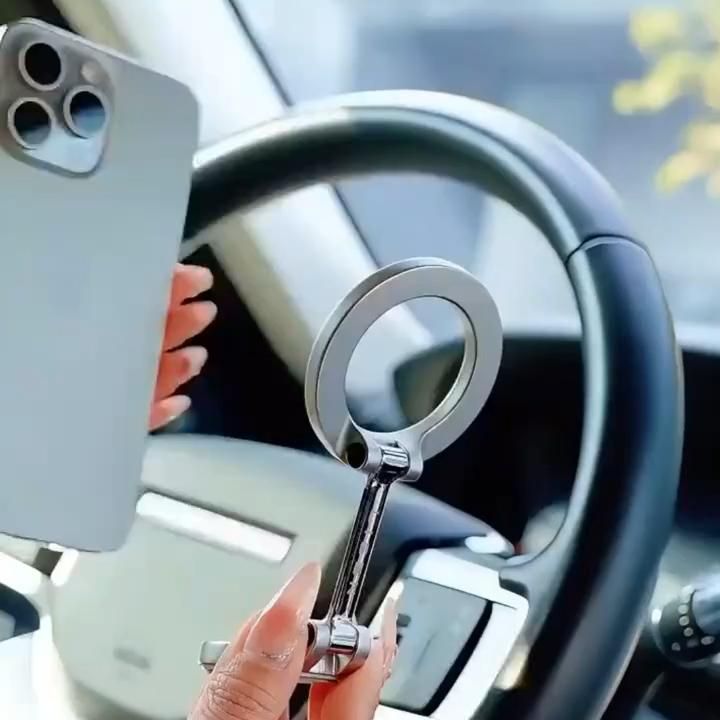 SmartFindsTech's tweet image. Neural link loading… She’s not *just* driving. She’s connected.  #futuretech #smartcar #gadgets
