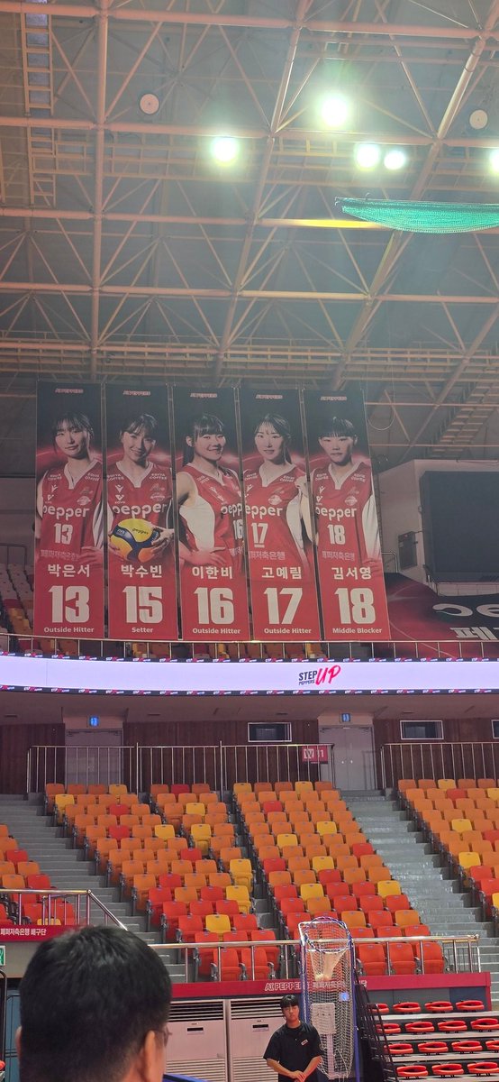 [긴급]
얘드라,,,
고예림 언더바 달았어!!!
(응 주장됐대)

밍키랑 다봉이랑 코인토스 하는 모습을
네트 마주하고 악수하는 모습을 보게 되는거네?!!..😮😮🥲🥲