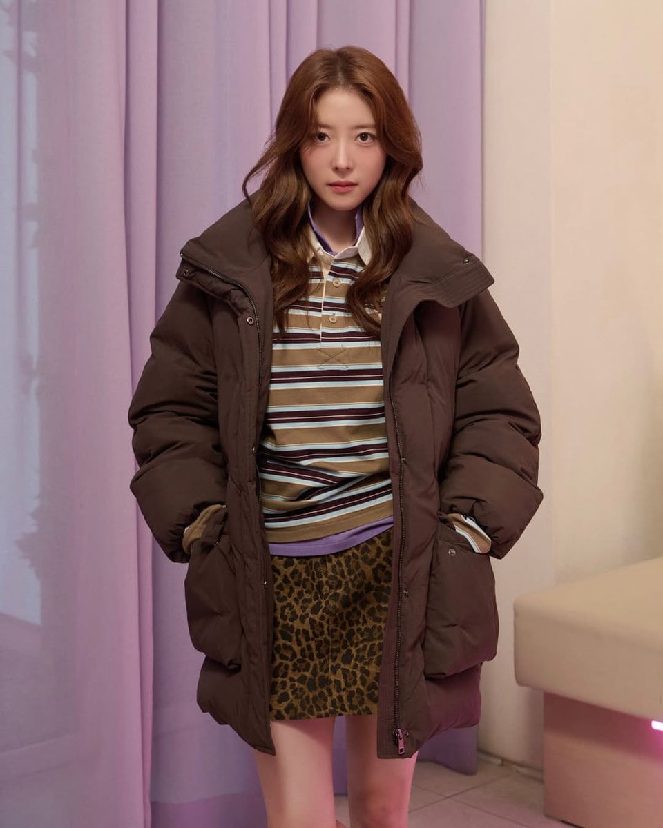 4everSeYoung's tweet photo. #LeeSeYoung X #MerciAnneS 🩷
Stripes with leopard print?! This combo is insane 🐆✨
She literally pulls off anything!🔥
#메르시앤에스 #이세영 #KOREANFASHION https://t.co/Cv8QzpcD5M