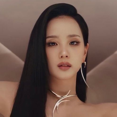 asa61761's tweet image. they just casually stopped aging like a vampire

2016                                         2025