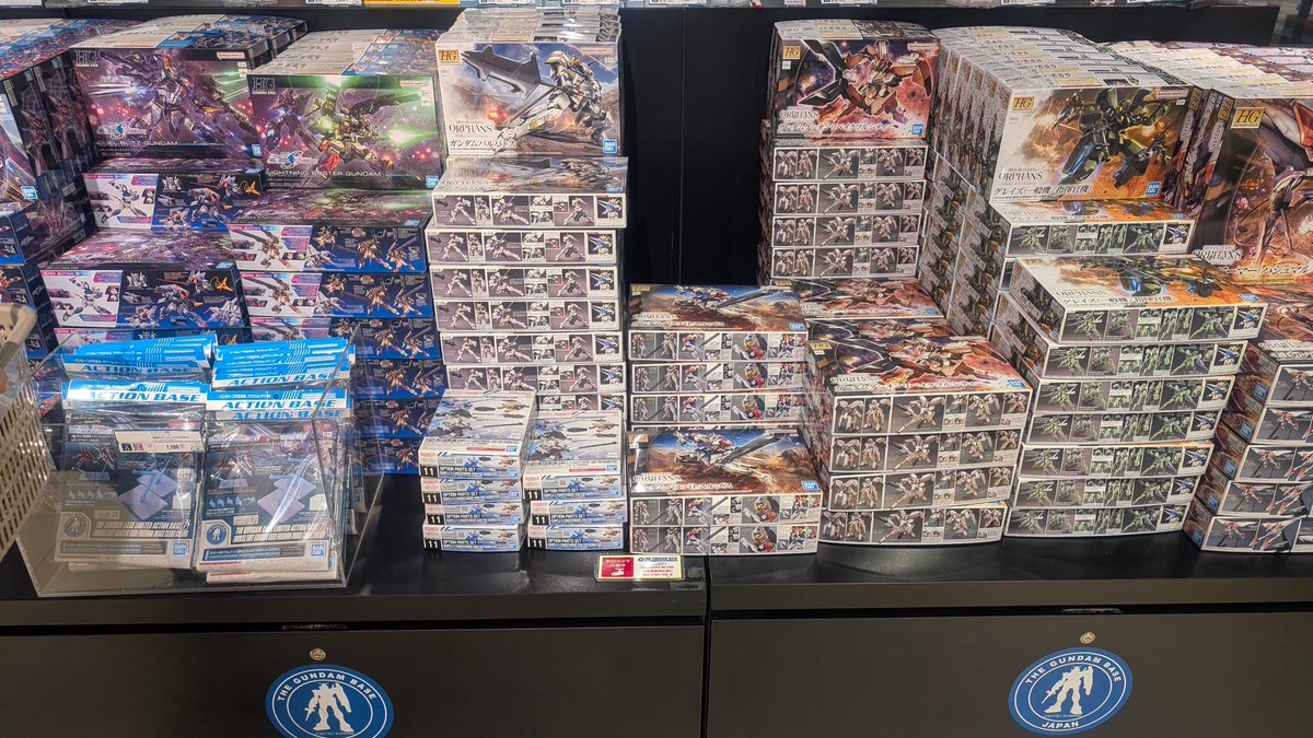 ClariS_lovely's tweet image. #ガンダムベース福岡
#ガンプラ再販
こんにちは😃
今日はガンダムベース限定の新商品が発売されましたね☺️
ハロは凄く綺麗な色ですね〜😆
ただお値段は⋯😂
他は昨日とそう変わりありませんでした😃